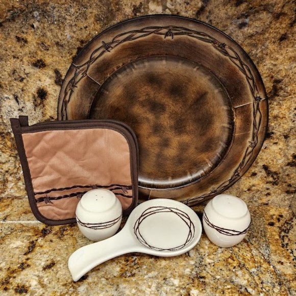 Brand New in Box HiEnd Accents BARBWIRE SALT & PEPPER SHAKER SET, 3" x 3.25" H - Picture 3 of 6